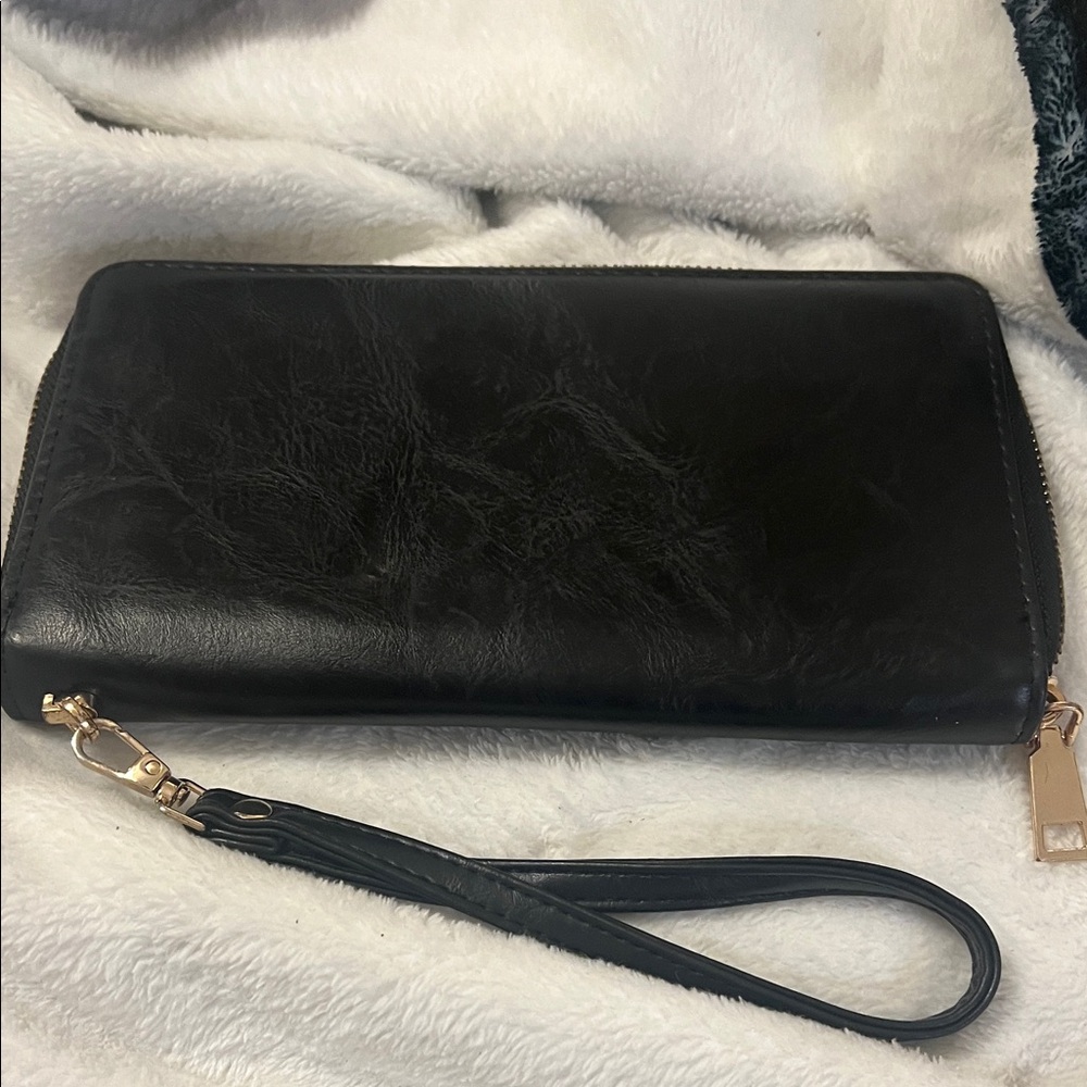 Black Women's Wristlet Wallet - Sleek Zip Clutch